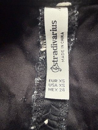 Falda drapeada de lunares Stradivarius (Talla XS)