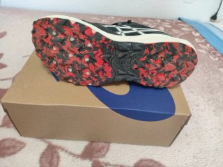 Zapatillas ASICS training/senderismo negras y roja