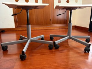 Escritorio y Sillas IKEA