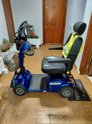 Escúter movilidad reducida azul
