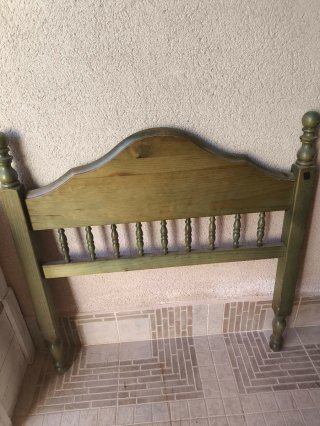 2 cabeceros de madera verde