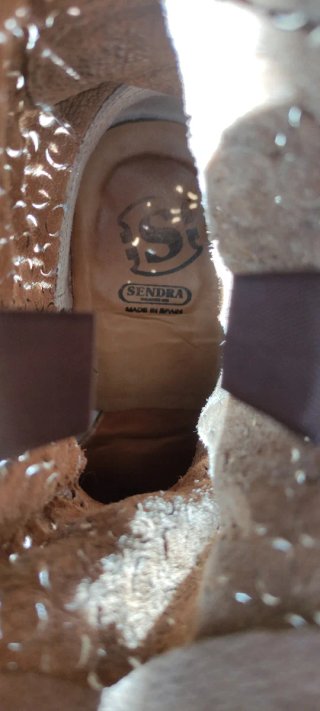 Botines Sendra piel marrón con nudo