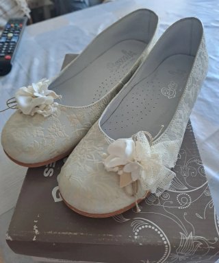 Zapatos fiesta niña Bambi beige talla 35