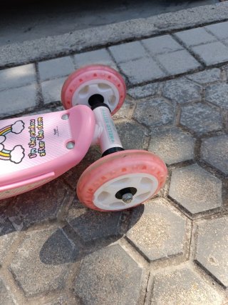 Patinete 3 Ruedas Hello Kitty Rosa