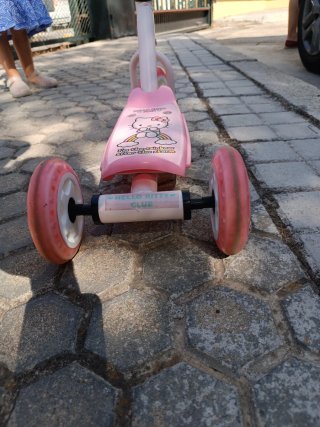 Patinete 3 Ruedas Hello Kitty Rosa