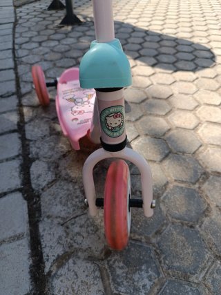 Patinete 3 Ruedas Hello Kitty Rosa