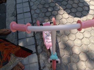 Patinete 3 Ruedas Hello Kitty Rosa