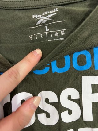 Camiseta Umbro Negra y Reebok Verde CrossFit