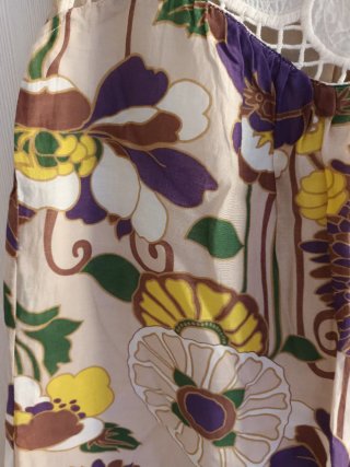 Vestido floral beige y morado Talla S