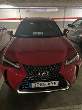 Lexus UX 300 con 15.000km, del 02/2025