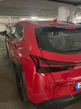 Lexus UX 300 con 15.000km, del 02/2025