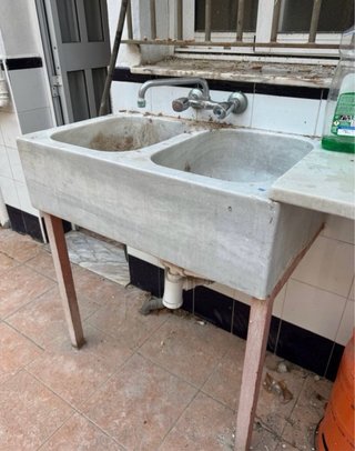 Fregadero de mármol macizo antiguo