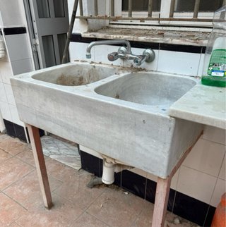 Fregadero de mármol macizo antiguo