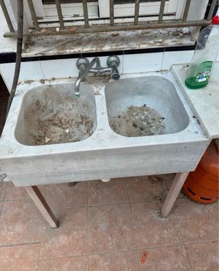Fregadero de mármol macizo antiguo
