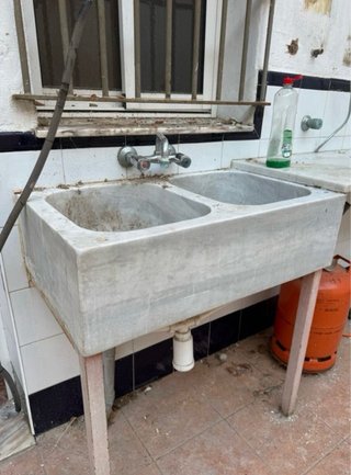 Fregadero de mármol macizo antiguo