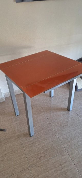 Mesa de cocina cristal naranja y metal