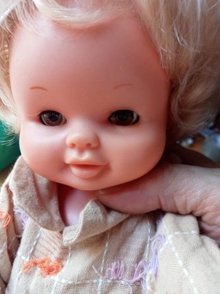 Muñeca Famosa antigua