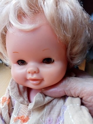 Muñeca Famosa antigua