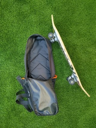 Monopatín RUNFIT con mochila