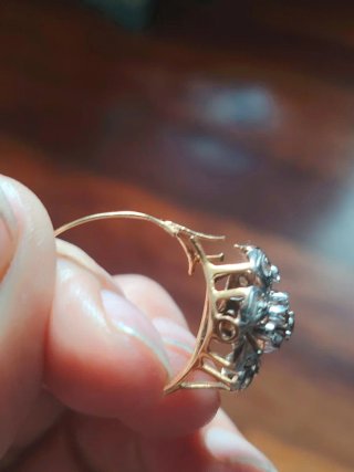 Anillo oro y oro blanco con piedras roto