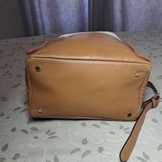 Bolso cubo. Baldinini Piel Marrón y Blanco