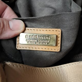 Bolso cubo. Baldinini Piel Marrón y Blanco