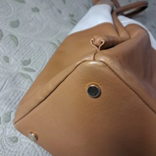 Bolso cubo. Baldinini Piel Marrón y Blanco