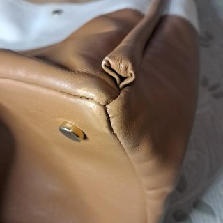 Bolso cubo. Baldinini Piel Marrón y Blanco