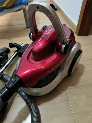 Aspiradora Ufesa Cyclotron con accesorios