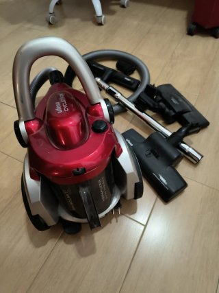 Aspiradora Ufesa Cyclotron con accesorios