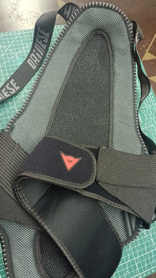 Espaldera moto. Talla grande