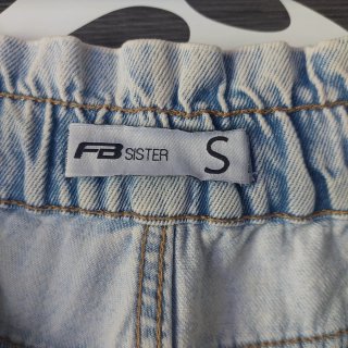Pantalón corto vaquero.