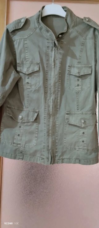 Chaqueta verde militar con cremallera