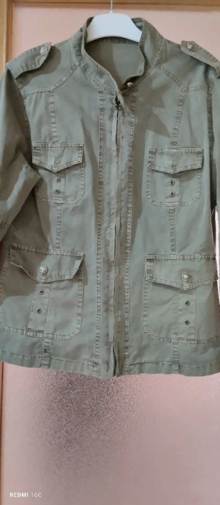 Chaqueta verde militar con cremallera