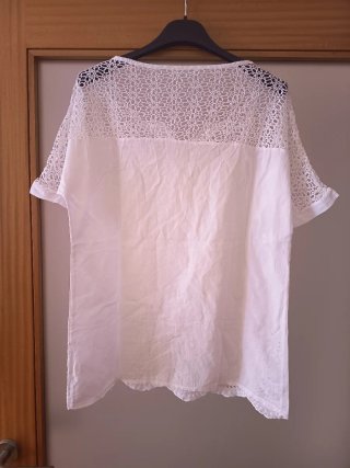 Blusa de senhora branca com renda