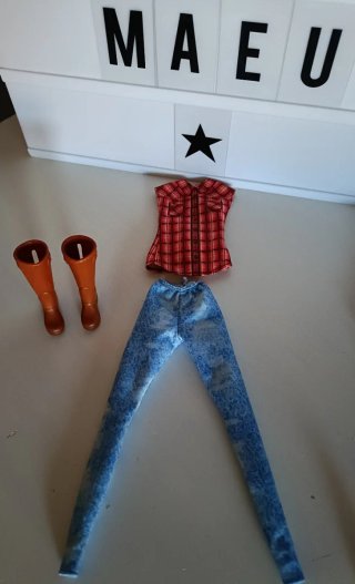 Lote de conjuntos ropa Barbie