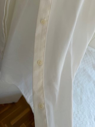Camisa Zara blanca con detalles rosas