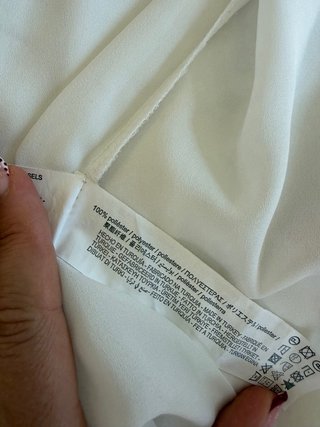 Camisa Zara blanca con detalles rosas