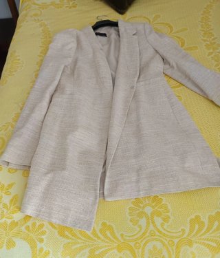 Chaqueta beige mujer
