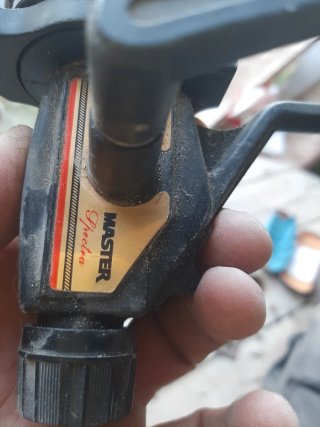Caña de pescar con accesorios
