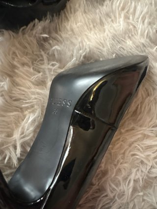 Tacones Guess Charol Negro edición limitada