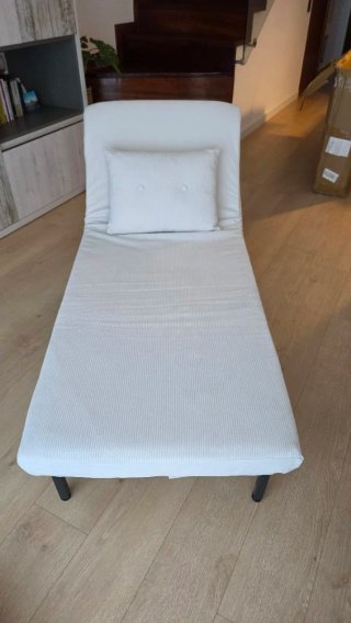 Sofá cama individual beige y dorado