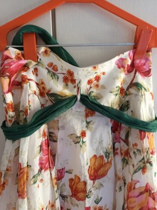 Falda floral Massimo Dutti talla 38