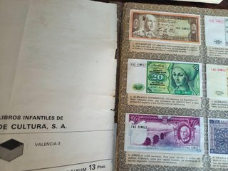 3 antiguos albumes cromos completos años 70 80