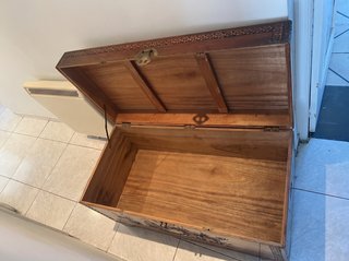Baúl antiguo madera Alcanfor tallada oriental