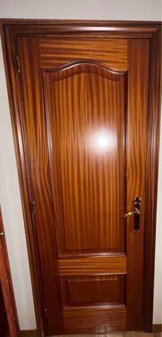 Puerta madera maciza