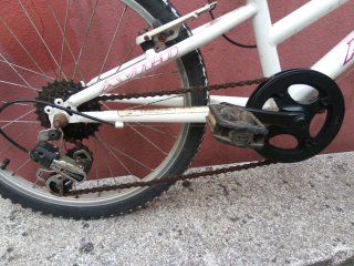 Bicicleta infantil blanca