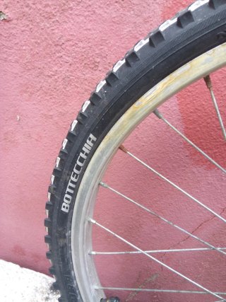 Bicicleta infantil blanca