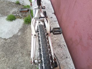 Bicicleta infantil blanca