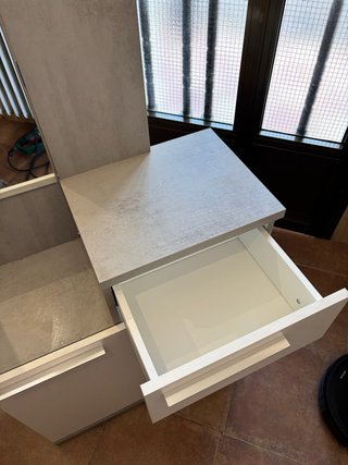 Mueble de entrada gris y blanco